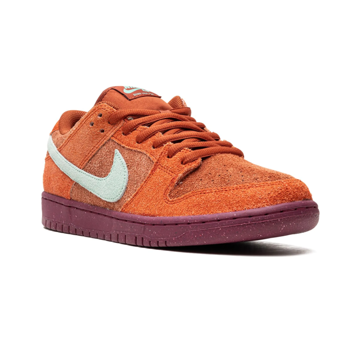 Dunk Low SB Dunk Low Pro Prm Mystic Red